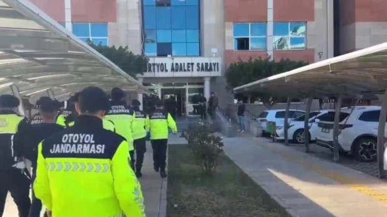 Otoyolu kapatarak yarış yapan motorculara 523 bin TL ceza