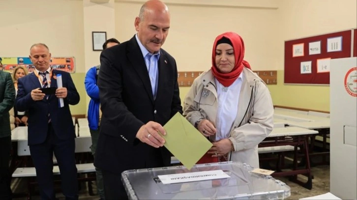 Oy kullanan İçişleri Bakanı Süleyman Soylu: Türkiye'de demokrasi şenliği yaşanmaktadır