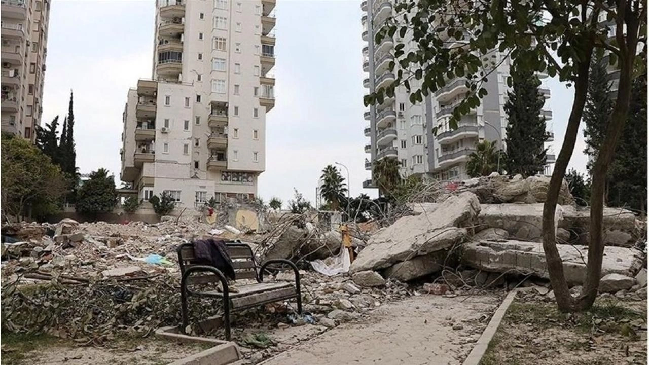 Özgür Apartmanı'nın 2 müteahhidinin yargılanmasına devam edildi