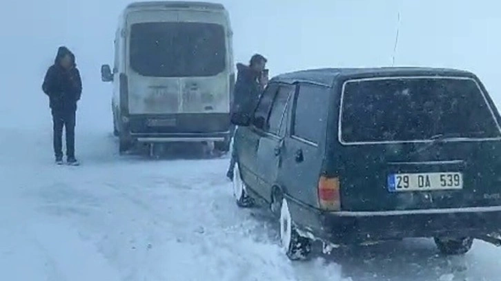 Palandöken geçidinde mahsur kaldılar