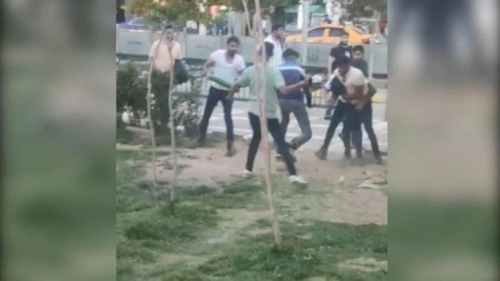 Parkta çocukları dövüp, bıçaklayıp cep telefonlarını gasp ettiler