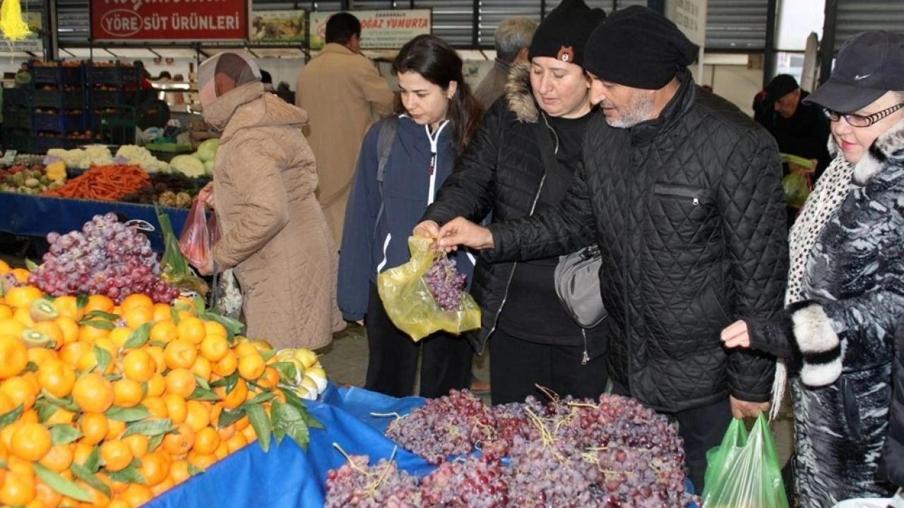 Pazar tezgahlarında yok satıyor: "Ne dileğiniz varsa hepsi yerine geliyor"