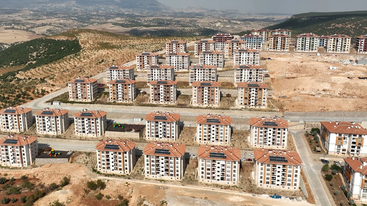 Pazarcık'ta konutlar teslim ediliyor Murat Kurum: Şimdi hayalleri gerçeğe dönüştürüyoruz