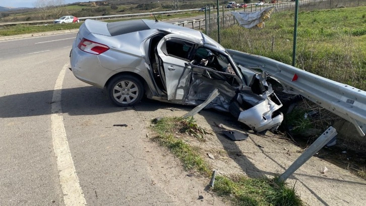 Pendik’te 2 otomobilin çarpıştığı kazada 3 kişi yaralandı