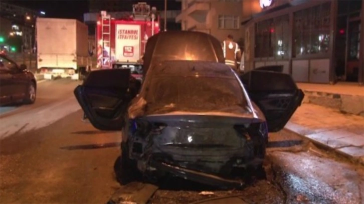 Pendik'te lüks araç alev aldı! Herkesin gözü önünde cayır cayır yandı