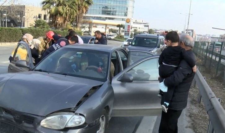 Pendik'te zincirleme trafik kazası: 1'i bebek 2 yaralı