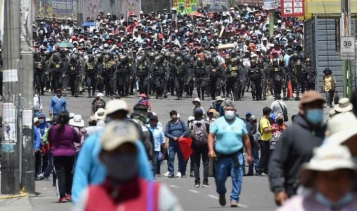 Peru’da 30 gün boyunca OHAL ilan edildi