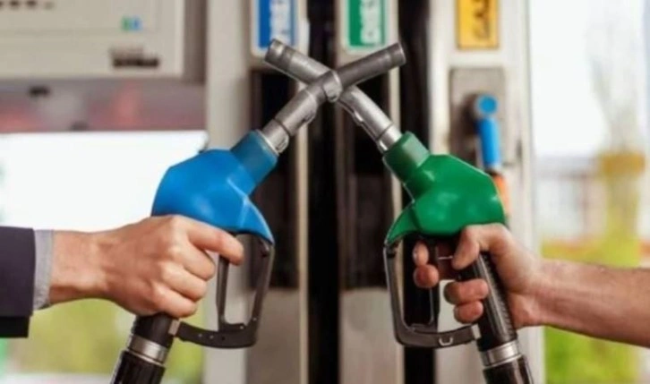 Petrol Çin'deki gevşeme sinyalleriyle dalgalandı: Benzin ve motorine indirim gelecek mi?