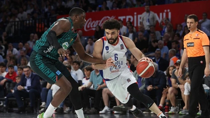 Pınar Karşıyaka, play-off finali üçüncü maçında Anadolu Efes'i konuk edecek