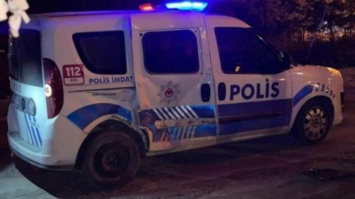 Polis ekip aracı ile otomobil çarpıştı: 3 yaralı