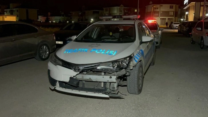 Polis otosuna çarpıp kaçtı! Alkollü sürücü nefes kesen kovalamacayla yakalandı