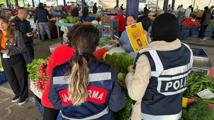 Polis ve jandarma Marmaris’te kadına şiddete dair bilgilendirme yaptı