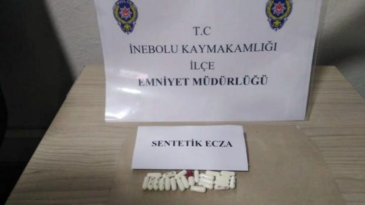 Polisin arama yaptığı iş yerinde poşetten sentetik ecza hap çıktı