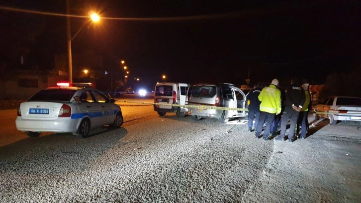 Polisin 'dur' ihtarına ateşle karşılık verdiler, kaza yaptılar! 1 ölü, 2 yaralı