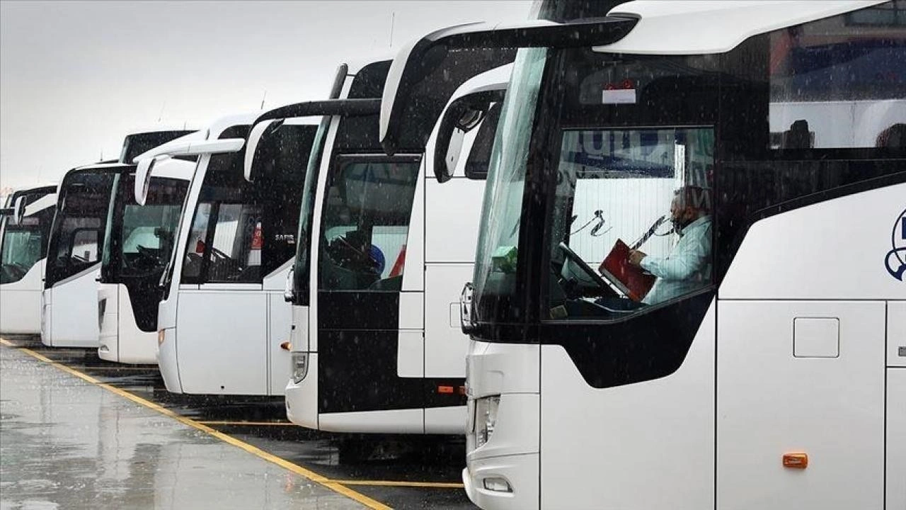 Popüler uçak ve otobüs rotalarına, araç kiralama hizmetlerine ilgi yoğun