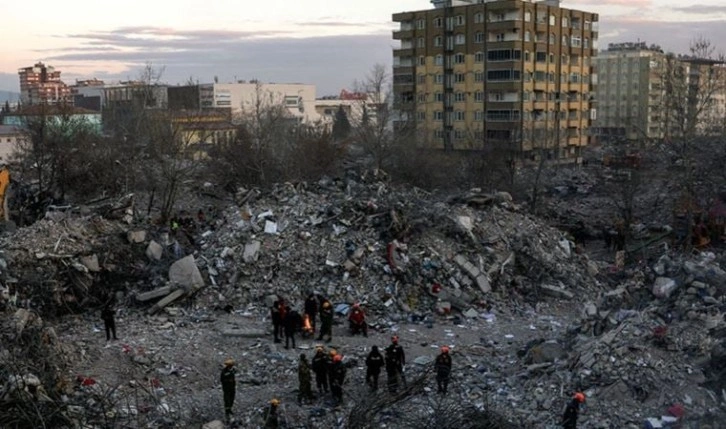 Prof. Dr. Övgün Ahmet Ercan'dan deprem bölgesi için kritik tahmin: 'Yıkıcı 20-25 artçı bek