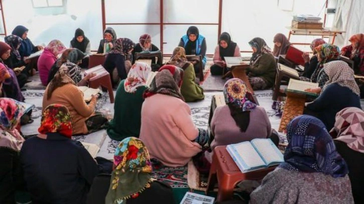 Ramazanın asırlık geleneği "mukabele" çadırlarda sürdürülüyor