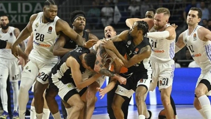 Real Madrid-Partizan maçında kavga! Hakemler maçı erken bitirdi