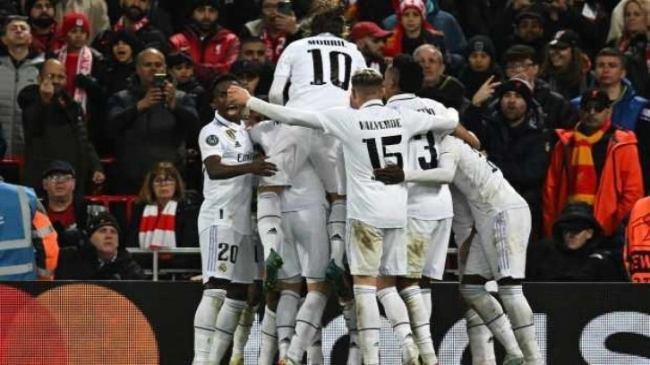 Real Madrid'den muhteşem geri dönüş! Devlerin gecesinde Liverpool'a gol olup yağdılar