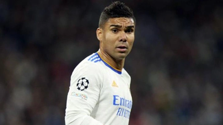 Real Madrid'in yıldız futbolcusu Casemiro, Manchester United'a transfer oldu