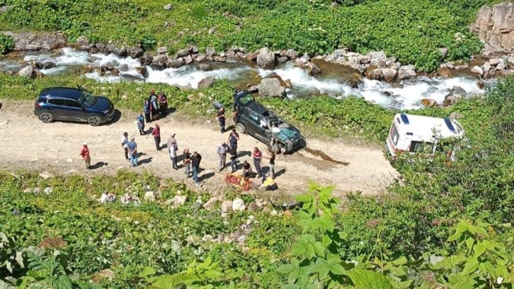 Rize'de korkunç kaza: Uçuruma devrilen cipteki 2 kişi öldü