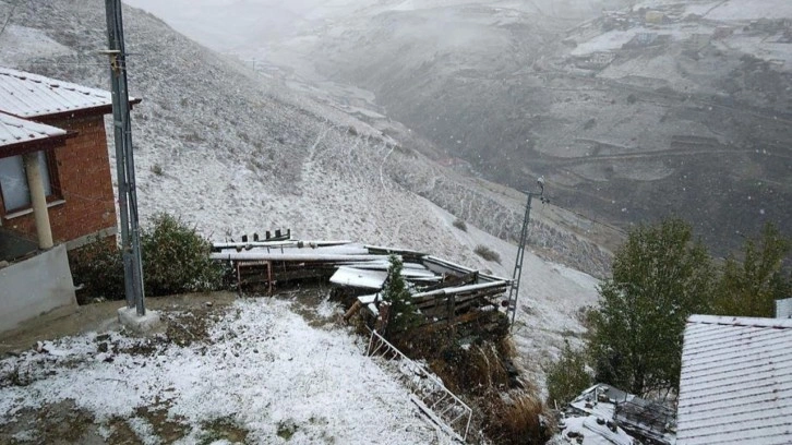 Rize'de Anzer Yaylası beyaza büründü