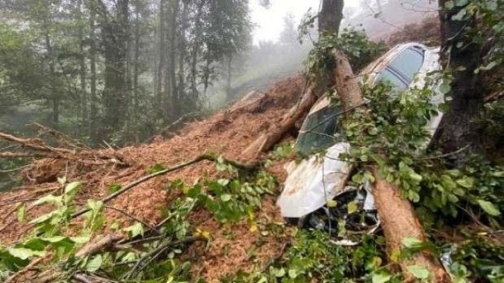 Rize'de heyelanlarda kapanan 39 köy yolu açıldı