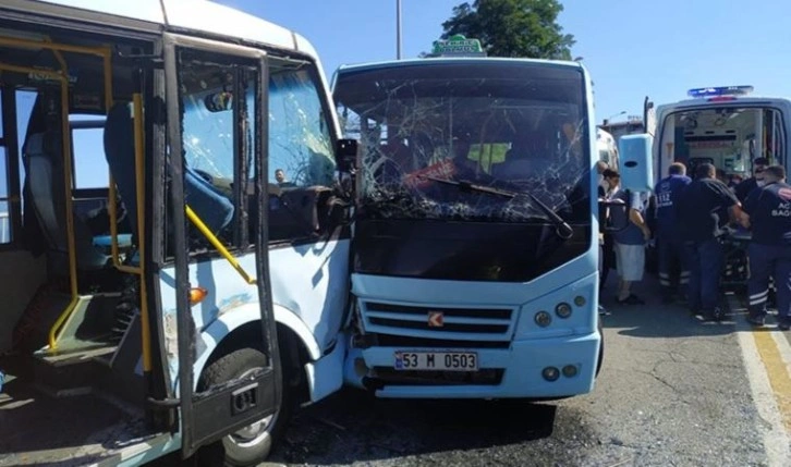 Rize'de iki dolmuş kafa kafaya çarpıştı: 17 yaralı