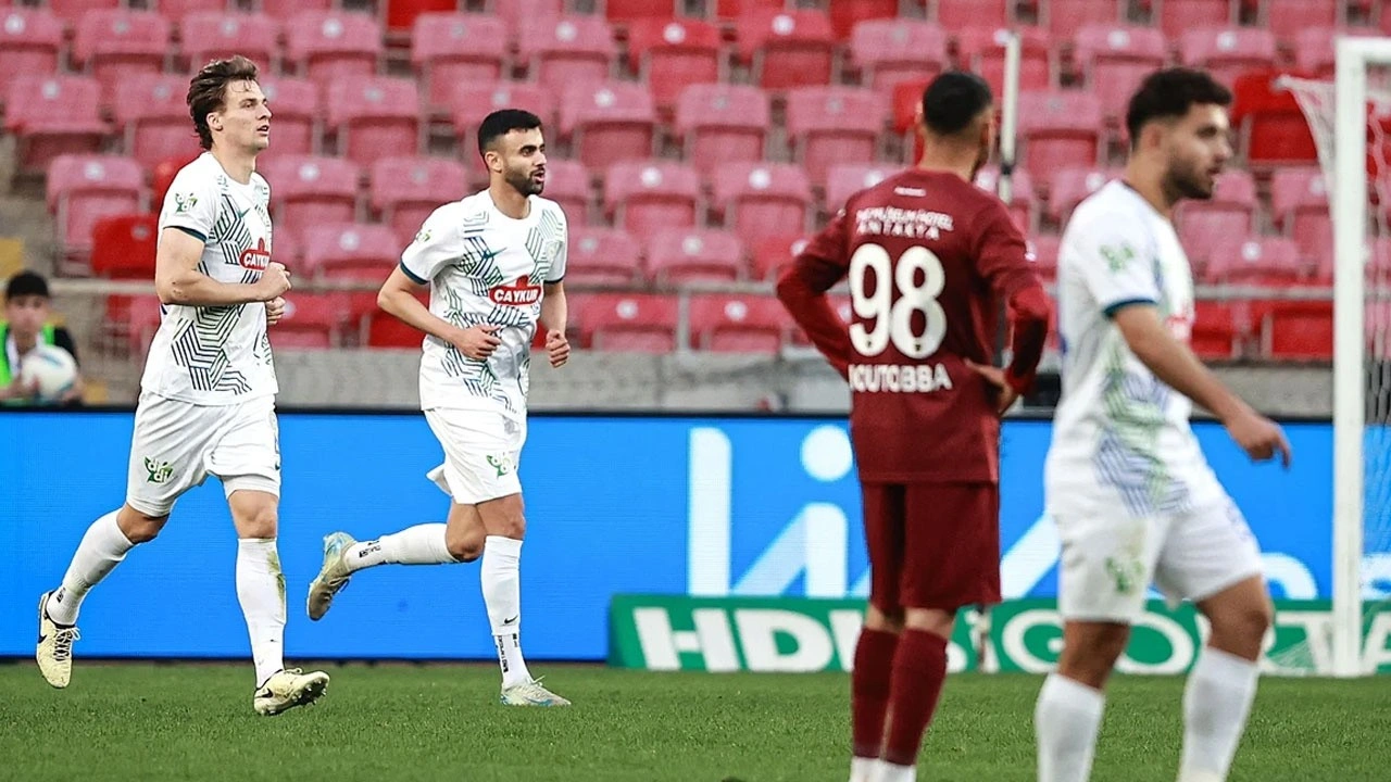 Rizespor deplasmanda Hatayspor'u 2-1'lik skorla mağlup etti