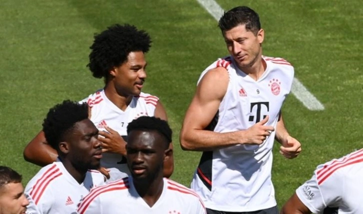 Robert Lewandowski resmen Barcelona’da