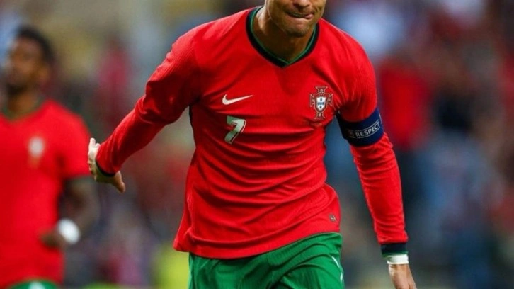Ronaldo şov yaptı! Portekiz rahat kazandı