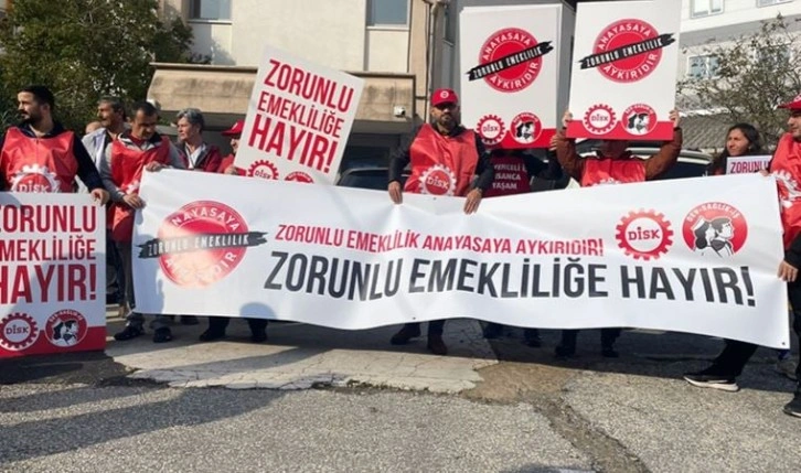 Sağlık emekçilerinden zorunlu emeklilik protestosu: Bu sistemi kabul etmeyeceğiz