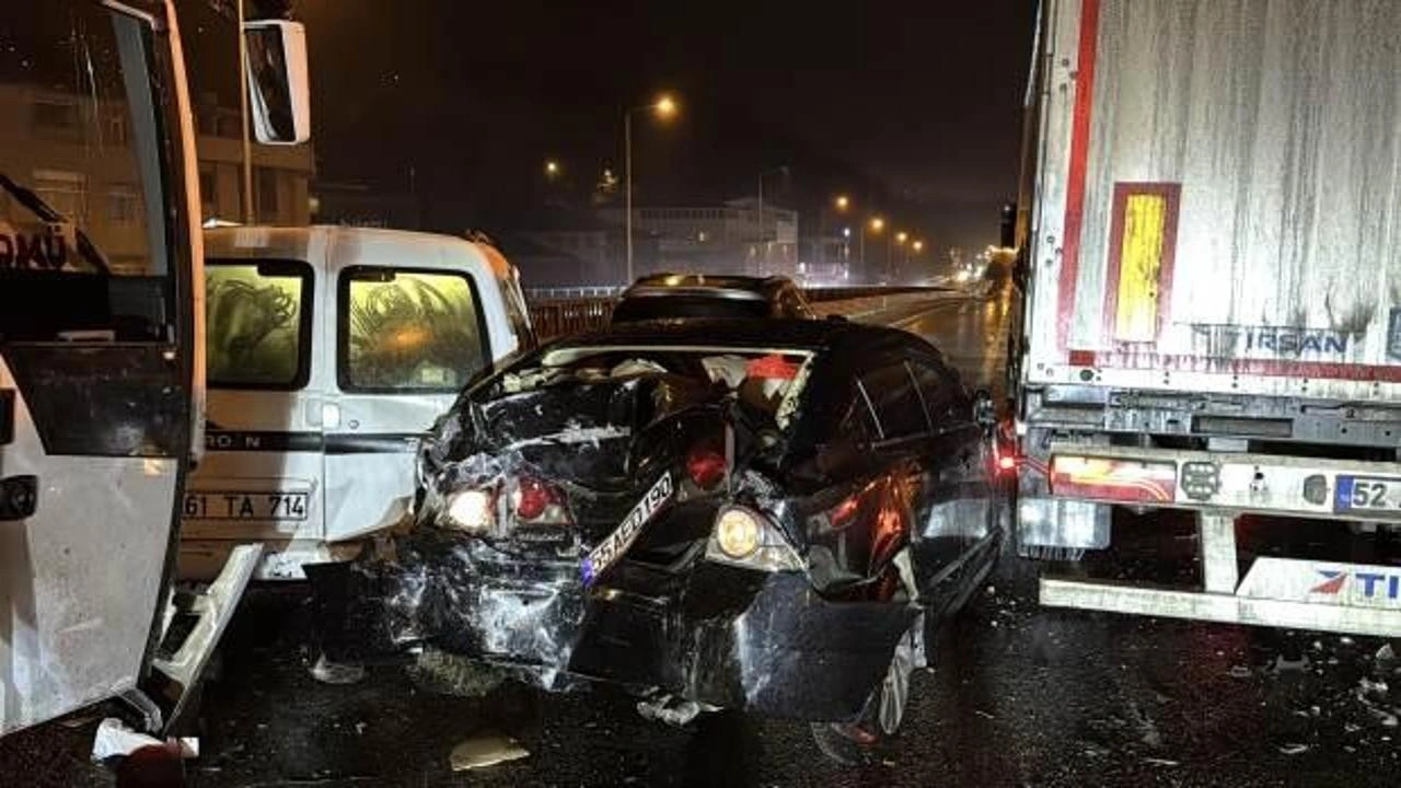 Samsun'da 8 aracın karıştığı zincirleme kaza