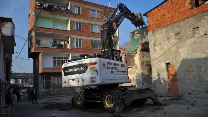 Samsun’da kullanılmayan ve terkedilmiş binalar yıkılmaya başlandı