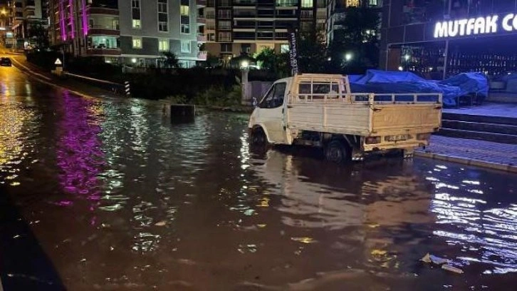 Samsun’da sağanak hayatı olumsuz etkiledi