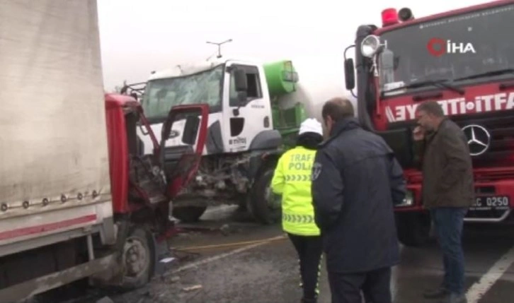 Sancaktepe'de beton mikseri ile kamyonet kafa kafaya çarpıştı: 1 ölü, 1 yaralı