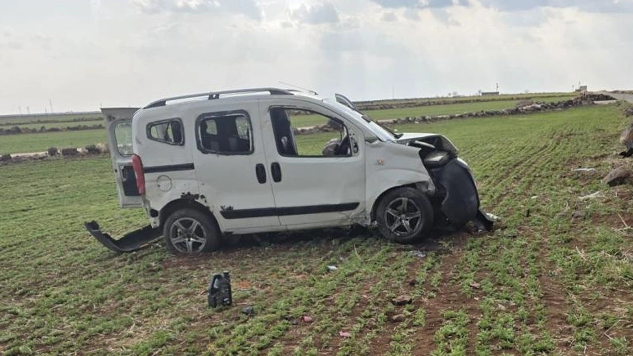 Şanlıurfa'da devrilen hafif ticari araçta 1 kişi öldü, 2 kişi yaralandı