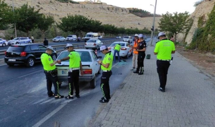 Şanlıurfa'da feci kaza: Otomobilden düşen eşyası sonu oldu