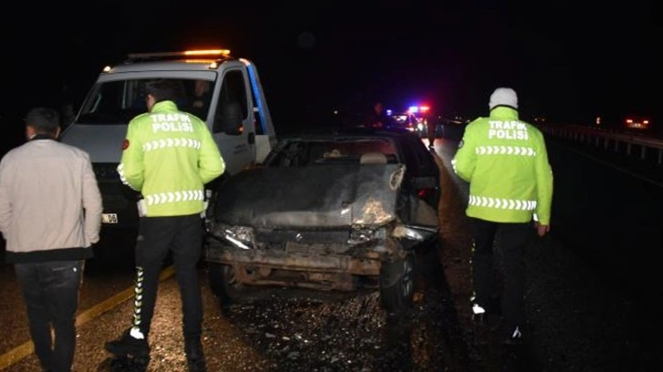 Şanlıurfa'da otomobil ile tırın çarpıştığı kazada 9 kişi yaralandı