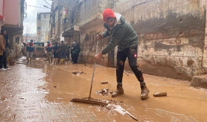 Şanlıurfa'daki selde yüzme antrenörü 5 çocuğu kurtardı