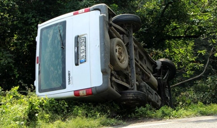 Sarıyer'de feci kaza: Minibüs yan yattı