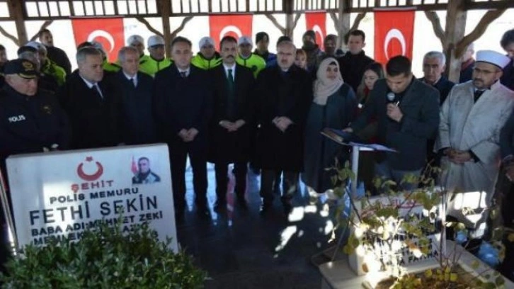 Şehit polis memuru Fethi Sekin, mezarı başında anıldı