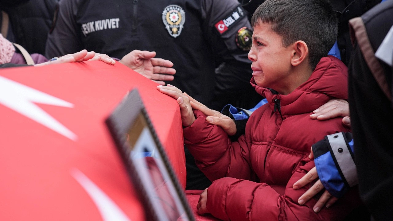 Şehit polis memuru Mehmet Tozun, İzmir'de son yolculuğuna uğurlandı