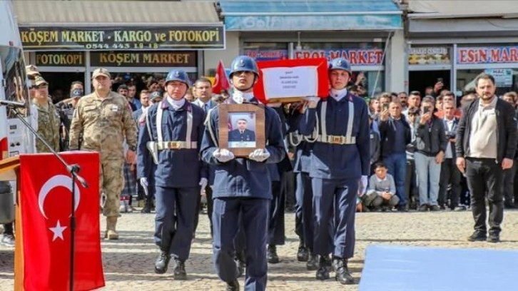 Şehit Uzman Çavuş İbrahim Han memleketi Van'da son yolculuğuna uğurlandı