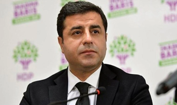 Selahattin Demirtaş da 'seccade' tartışmasına katıldı, Erdoğan'ı hatırlattı!