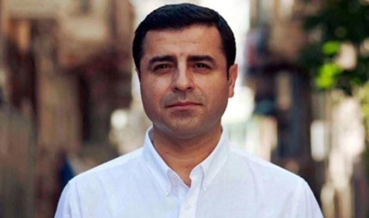 Selahattin Demirtaş'tan 'anket' duyurusu: Saat 18.00'i işaret etti