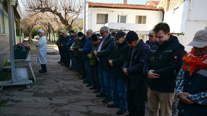 Ses sanatçısı Neşe Can İzmir'de toprağa verildi