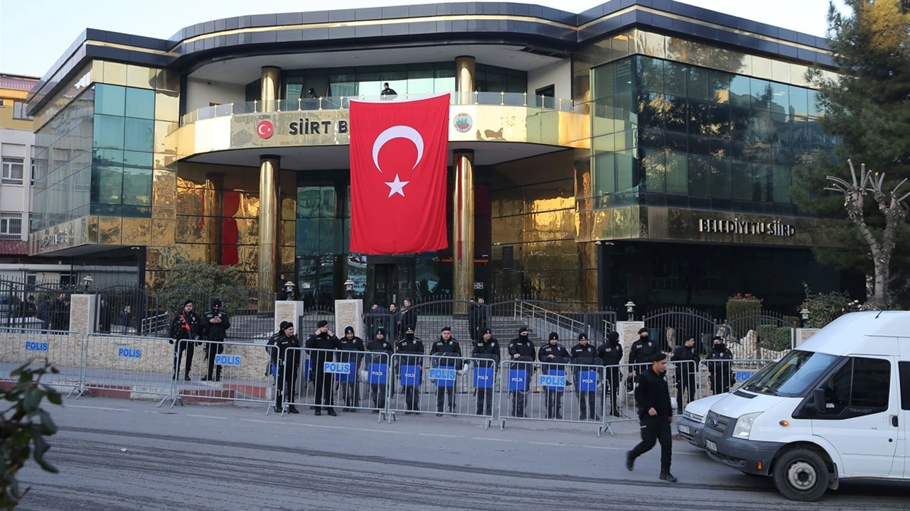 Siirt Belediye Başkanı Sofya Alağaş görevden uzaklaştırıldı yerine kayyum atandı