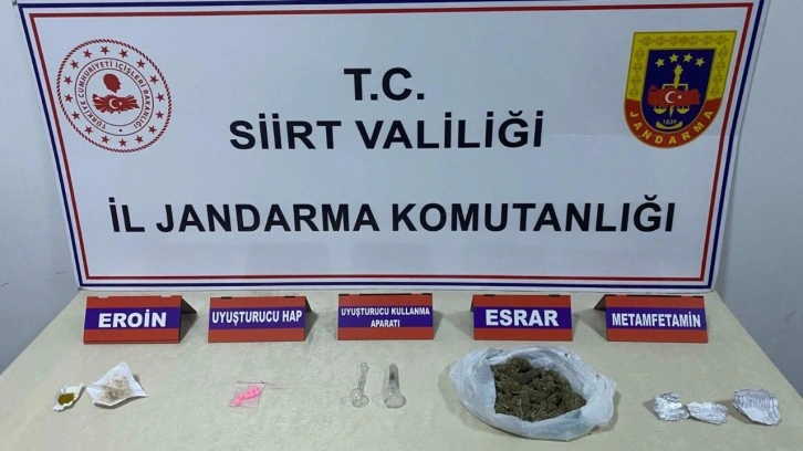 Siirt'te yol kontrolü sırasında uyuşturucu bulundu