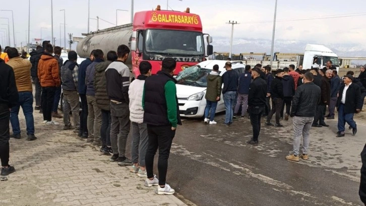 Silopi’de tanker ile hafif ticari aracın karıştığı kazada 1 kişi yaralandı